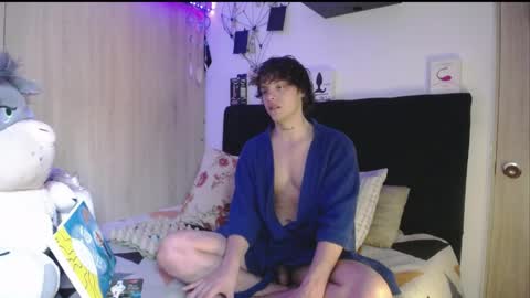 Snapshot of santii_rose chatting on 04.28.26 Santii online show from 04.28.26