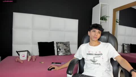 Santiago Carrington online show from 12.04.24