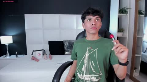 Santiago Carrington online show from 12.06.24