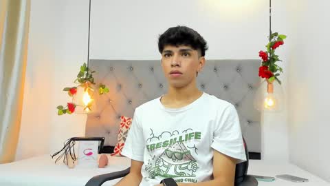 Santiago Carrington online show from 12.24.24