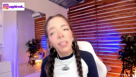 Snapshot of sapphire_venus chatting on 04.21.26 Valerin online show from 04.21.26