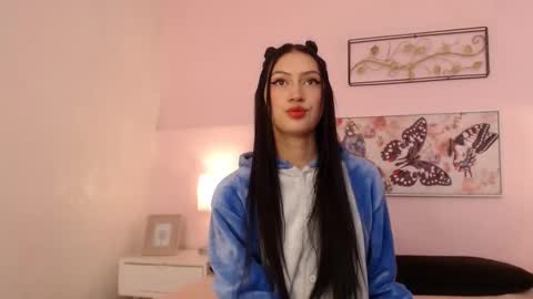 Snapshot of sara17_ chatting on 10.10.25 Sara online show from 10.10.25