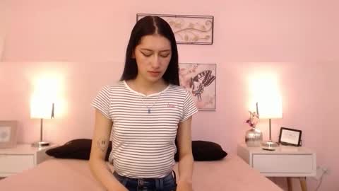 Snapshot of sara17_ chatting on 10.12.25 Sara online show from 10.12.25