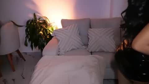 Sara  online show from 11.04.25