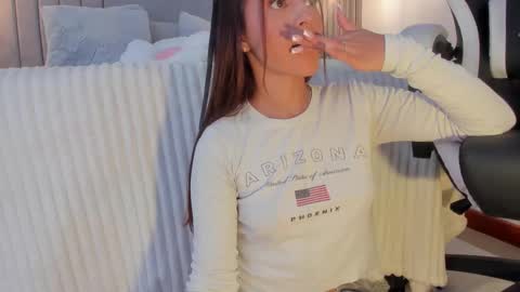 Snapshot of sara_beltran chatting on 03.06.25 Sara online show from 03.06.25