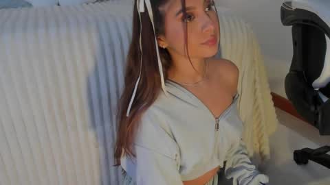 Snapshot of sara_beltran chatting on 03.08.25 Sara online show from 03.08.25