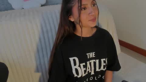 Snapshot of sara_beltran chatting on 03.10.25 Sara online show from 03.10.25