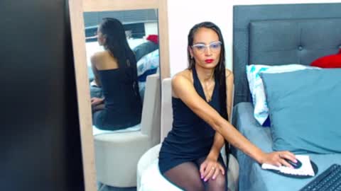 Snapshot of sara_carmona chatting on 06.24.26 SARA online show from 06.24.26