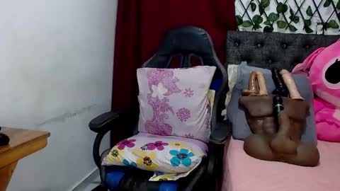 Sara Greyx online show from 02.18.25