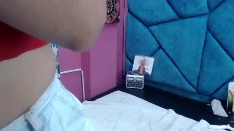 Snapshot of sara_honny chatting on 01.28.25 sara_honny online show from 01.28.25