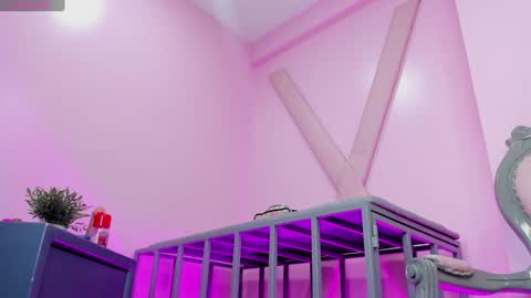 Snapshot of sara_hoot_ chatting on 01.17.25 Sara HooT online show from 01.17.25