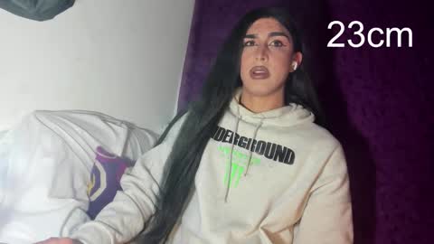 sara_hunter12 online show from 11.20.25