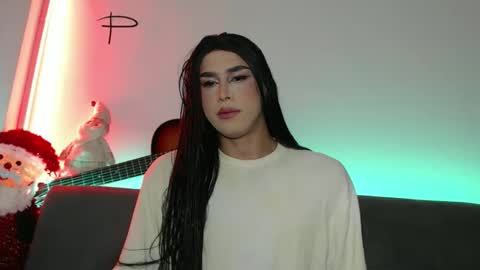 sara_hunter12 online show from 12.18.25