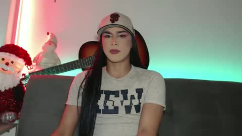 sara_hunter12 online show from 12.20.25