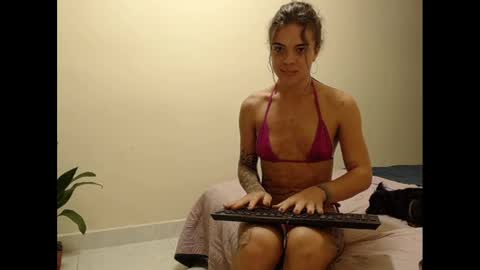 sara_johnson__ online show from 02.27.25