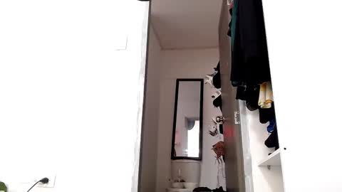 sara_johnson__ online show from 10.14.25