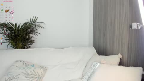 Sara  new account  give me thomb up  Follow me   help me reach 15k followers again   online show from 12.23.24