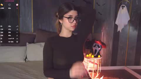 Sara online show from 10.28.25