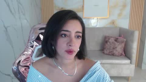Snapshot of sara_lopez_s chatting on 10.17.25 Sara online show from 10.17.25