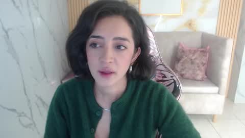 Snapshot of sara_lopez_s chatting on 10.18.25 Sara online show from 10.18.25