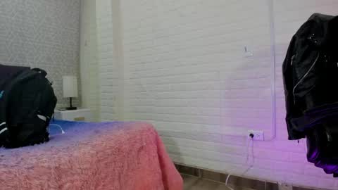 Sara Love online show from 04.17.26