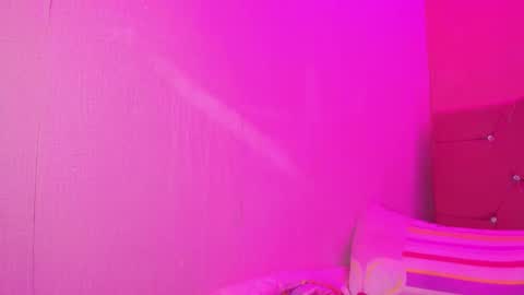 Snapshot of sara_martin18 chatting on 11.01.25 sara online show from 11.01.25