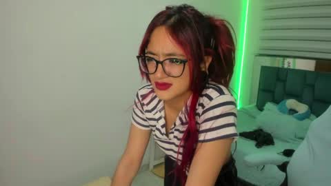 Snapshot of sara_red_x chatting on 05.06.26 sara_red_x online show from 05.06.26