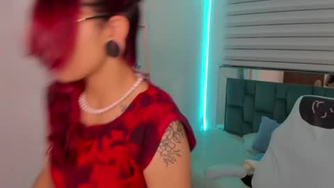 Snapshot of sara_red_x chatting on 05.21.26 sara_red_x online show from 05.21.26