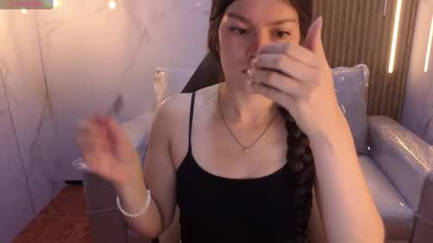 Snapshot of sara_valderrama_ chatting on 12.16.25 sara_valderrama_ online show from 12.16.25