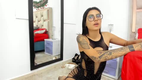 Snapshot of saraa_nix chatting on 12.18.24 sara online show from 12.18.24