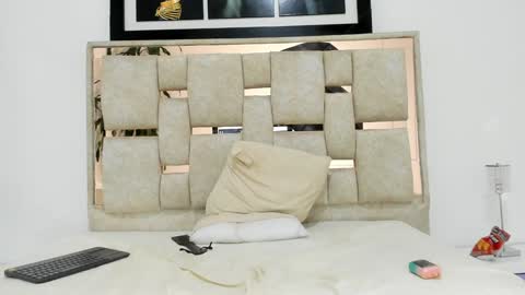 Snapshot of saraa_nix chatting on 01.29.25 sara online show from 01.29.25