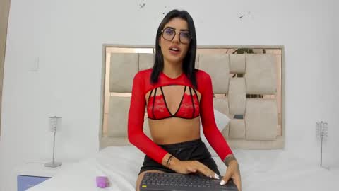Snapshot of saraa_nix chatting on 02.15.25 sara online show from 02.15.25