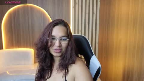 Snapshot of saraah_tx chatting on 09.23.25 Online 800 to 1400 online show from 09.23.25