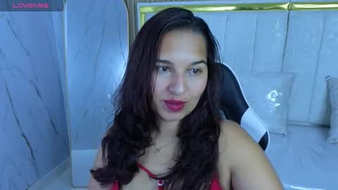 Snapshot of saraah_tx chatting on 10.18.25 Online 800 to 1400 online show from 10.18.25