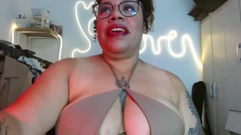 Snapshot of sarabbw173 chatting on 02.15.26 sarabbw173 online show from 02.15.26