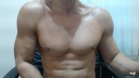 saradorj92 online show from 02.02.25