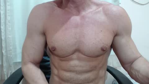 saradorj92 online show from 09.18.25