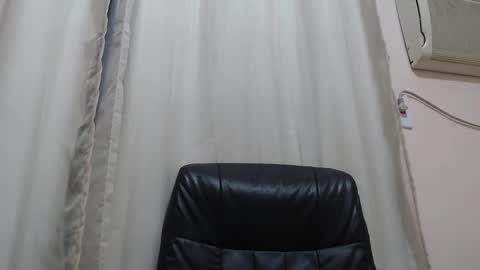 saradorj92 online show from 11.18.25