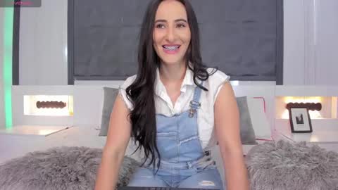 Snapshot of saragomez_1 chatting on 02.14.25 Sara Gomez online show from 02.14.25