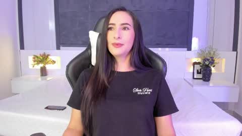 Snapshot of saragomez_1 chatting on 09.23.25 Sara Gomez online show from 09.23.25