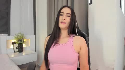 Snapshot of saragomez_1 chatting on 10.17.25 Sara Gomez online show from 10.17.25