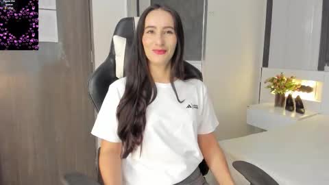 Snapshot of saragomez_1 chatting on 12.02.25 Sara Gomez online show from 12.02.25