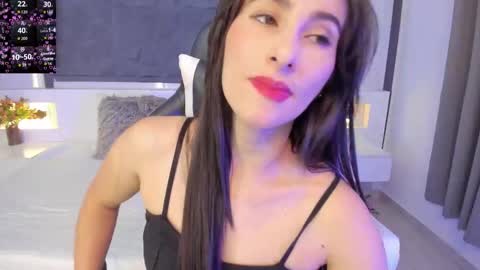 Snapshot of saragomez_1 chatting on 12.14.25 Sara Gomez online show from 12.14.25