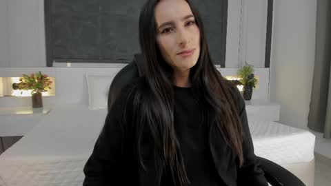 Snapshot of saragomez_1 chatting on 04.16.26 Sara Gomez online show from 04.16.26