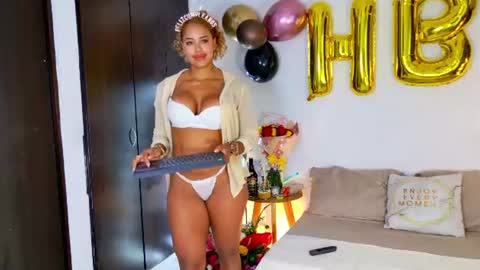 Snapshot of sarah__cinnamon chatting on 06.17.26 sarah cinnamon online show from 06.17.26