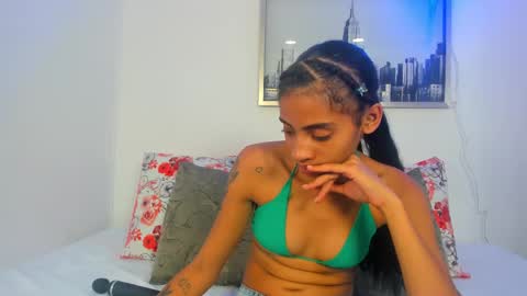 Snapshot of sarah_ashbourne chatting on 09.17.25 sarah_ashbourne online show from 09.17.25