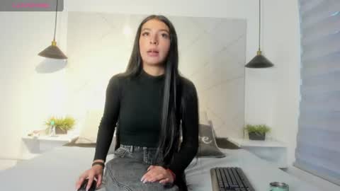 sarah_collens_ online show from 06.16.26