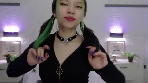 Snapshot of sarah_cute028 chatting on 06.15.26 Sarah online show from 06.15.26