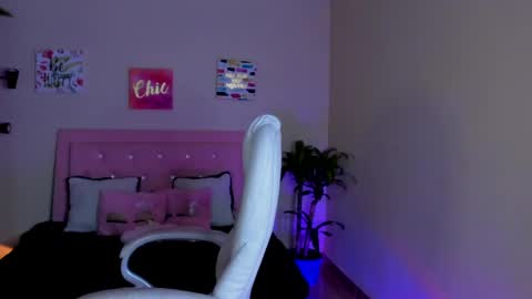 Sarah Ramirez online show from 02.14.25