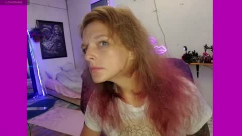 Snapshot of sarahdellisonn chatting on 06.26.26 sarahdellisonn online show from 06.26.26